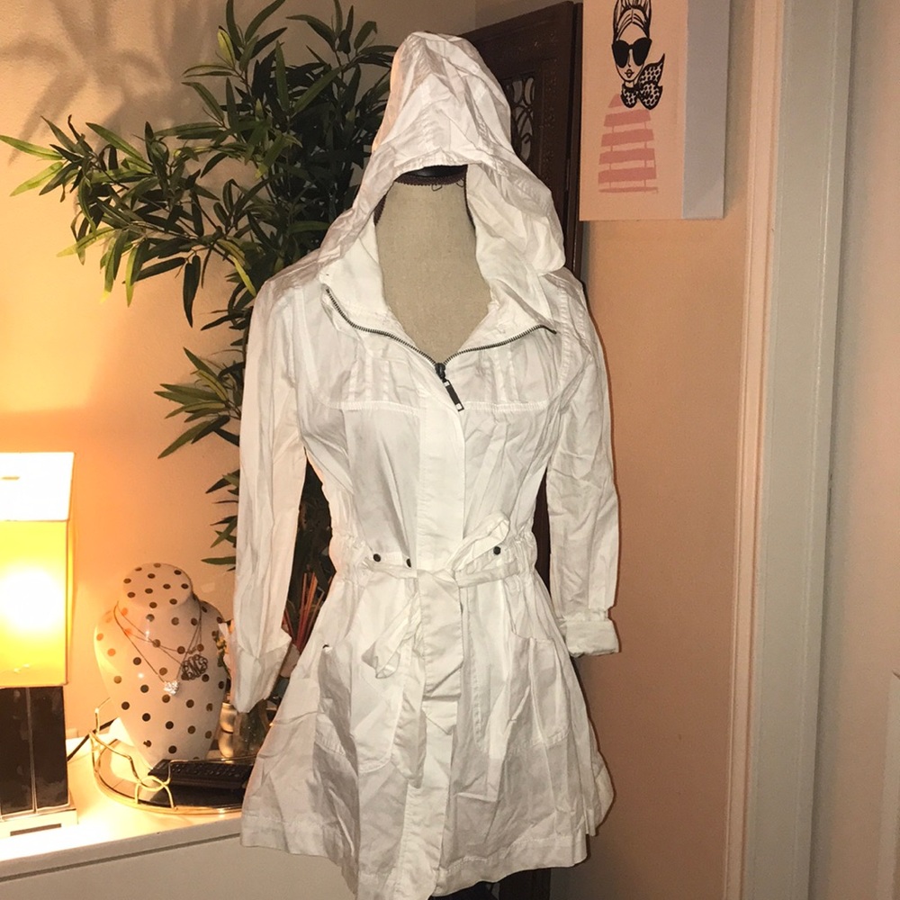 White hood jacket